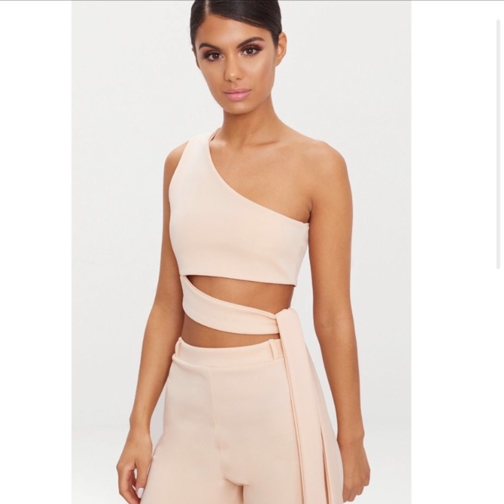 PrettyLittleThing | NWT One shoulder crop top